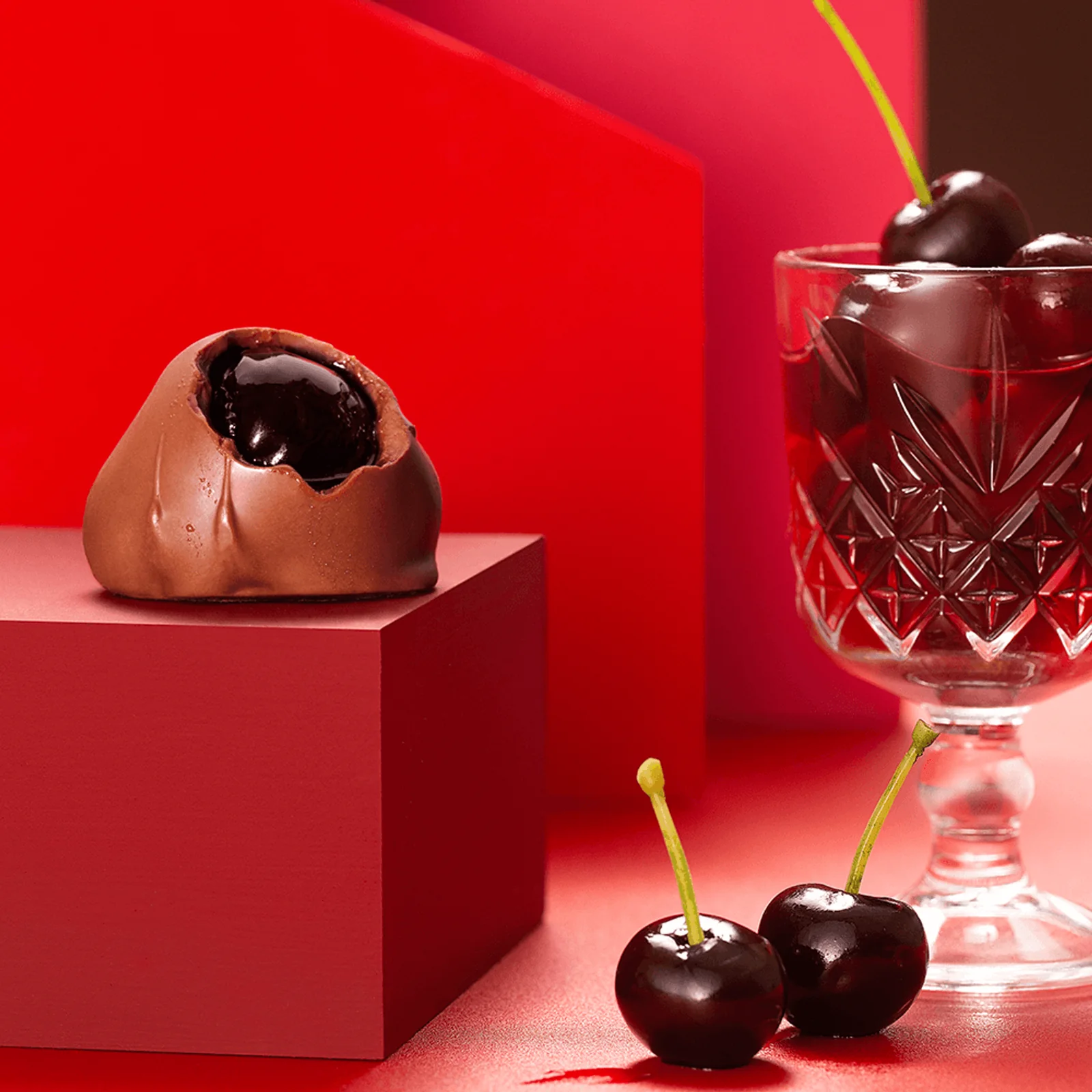 Cherry Brandy Kopenhagen com cerejas e taça